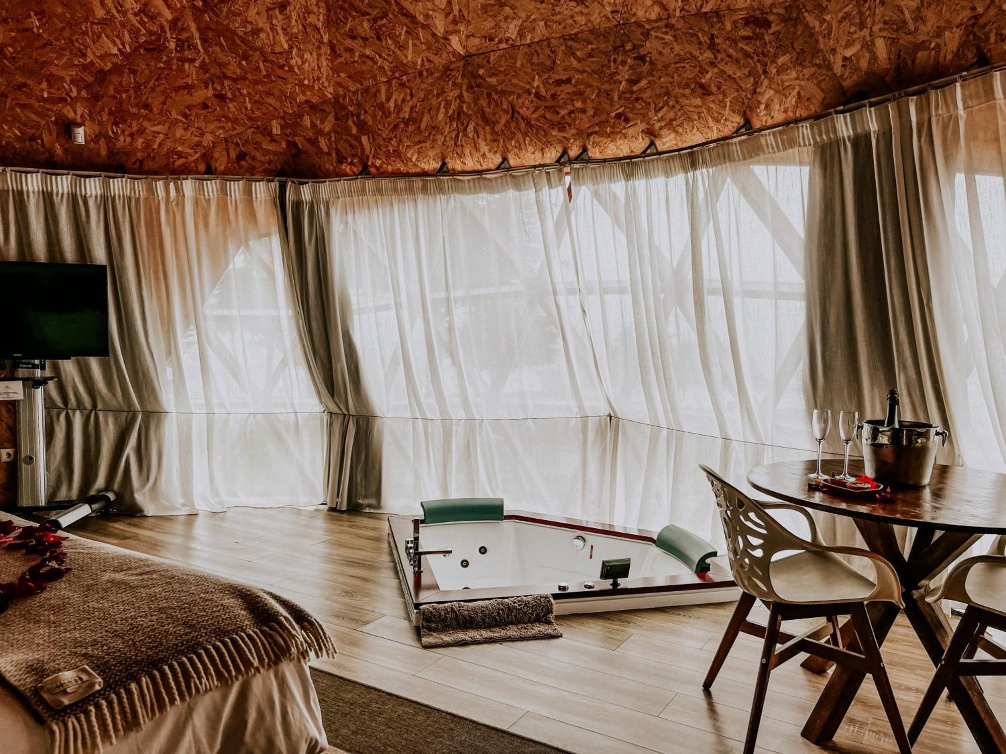 Natura Glamping Alcongosta ภายนอก รูปภาพ